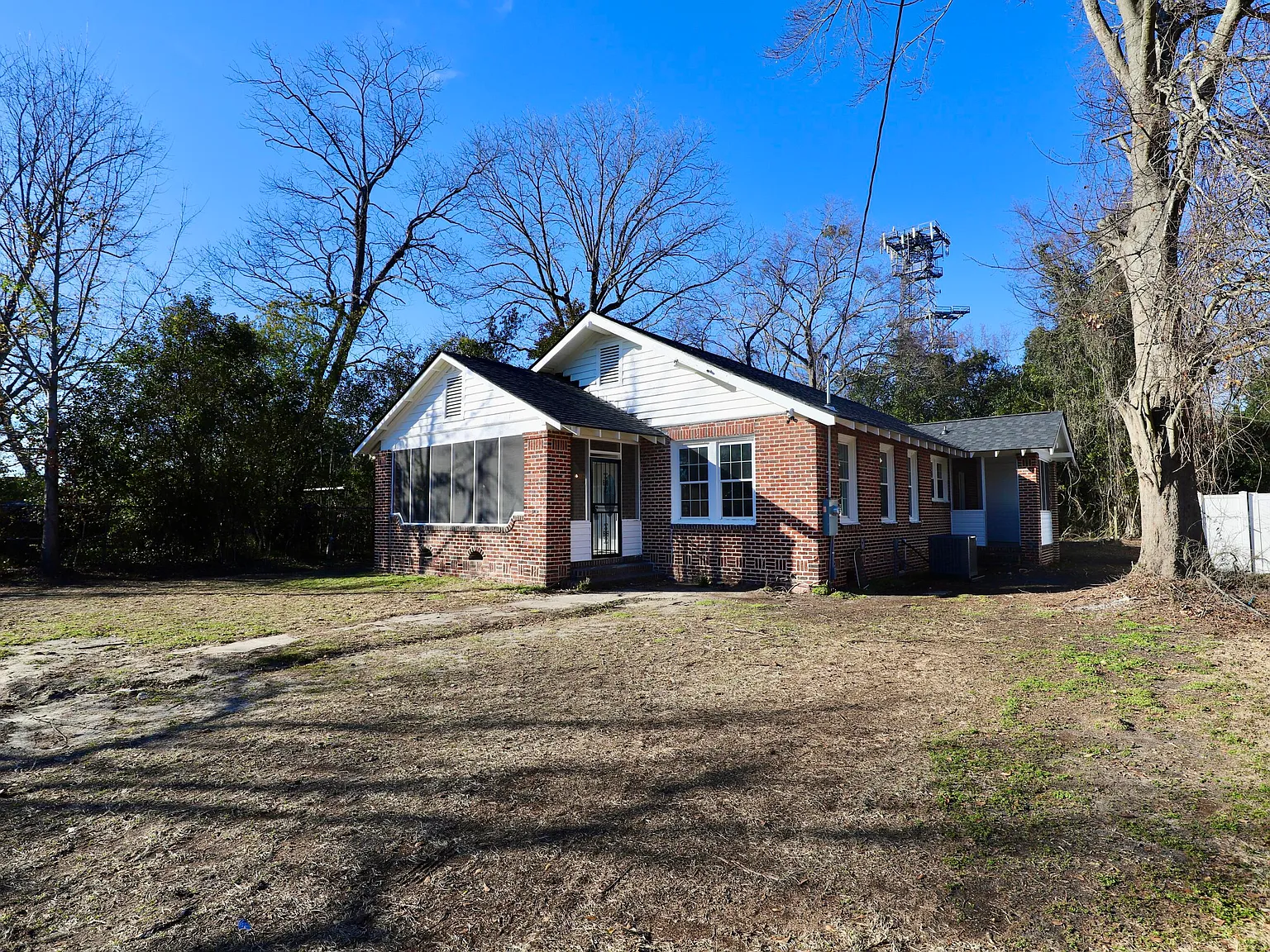 3 bed, 2.0 bath, 2119 sqft, $1,700 — Photo 3