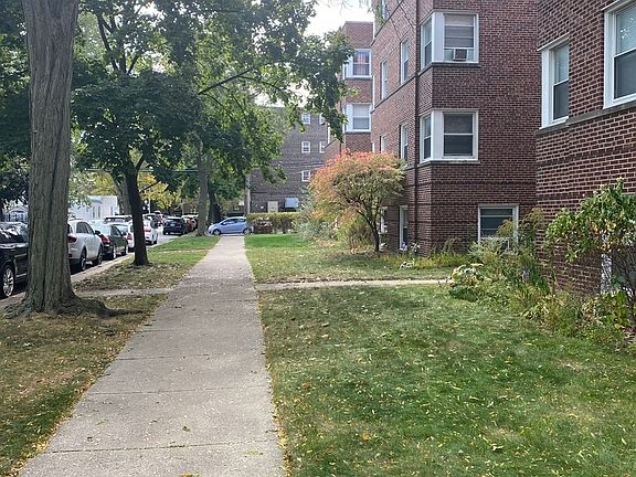 3rd image of 7230 N Claremont Ave