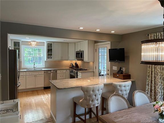 5th image of 49 Richmond Ln