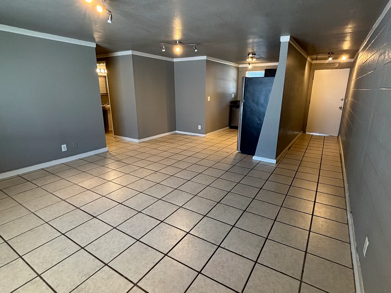 2 bed, 900 sqft, $995 — Photo 3