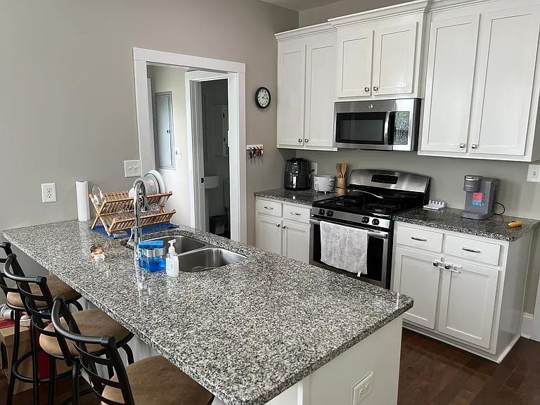 924 Ash St — Photo 3