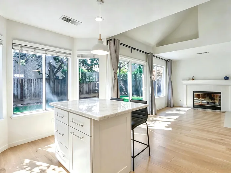 1654 Wyndham Dr — Photo 9