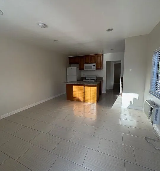 315 N Coronado St — Photo 6