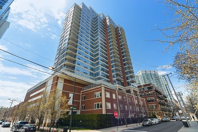 1st image of 1600 S Prairie Ave #1101