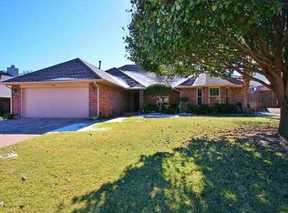 136 E Olympic Dr, Yukon, OK 73099