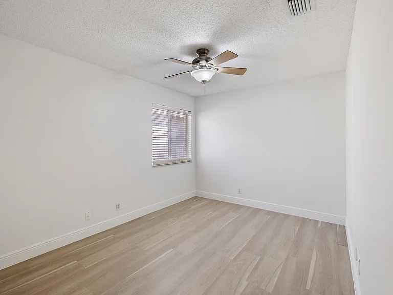 3800 Woodfield Dr — Photo 30