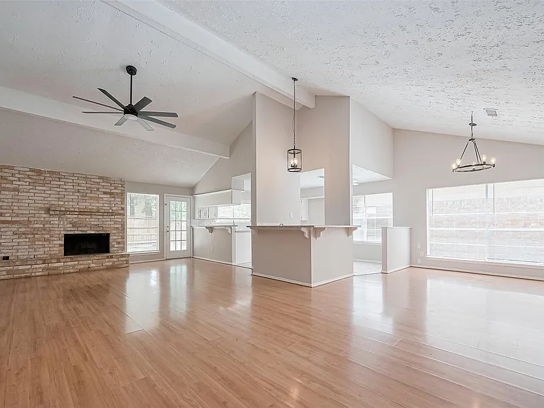 2606 Lexington Woods Dr — Photo 15