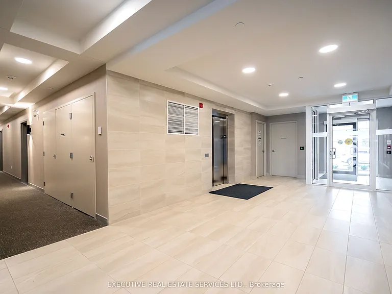 58 Sky Harbour Dr #402 — Photo 9
