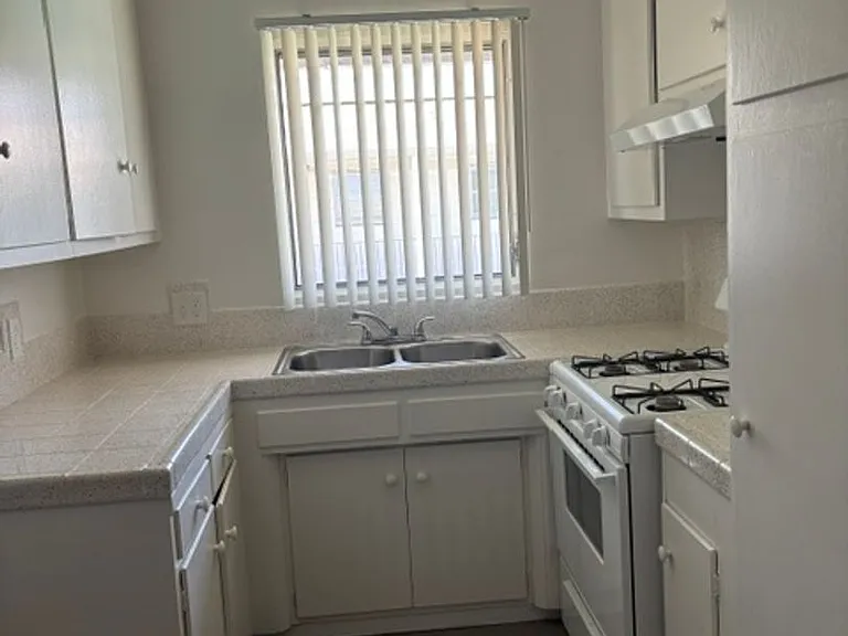 Mardi Gras for 1475, Palmyra Avenue Orange, CA 92868 | Palmyra Apartments for 1511-1519 Palmyra A... — Photo 6