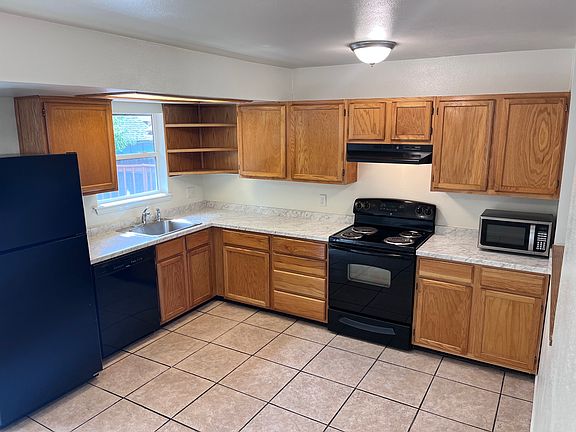 Large eat in kitchen