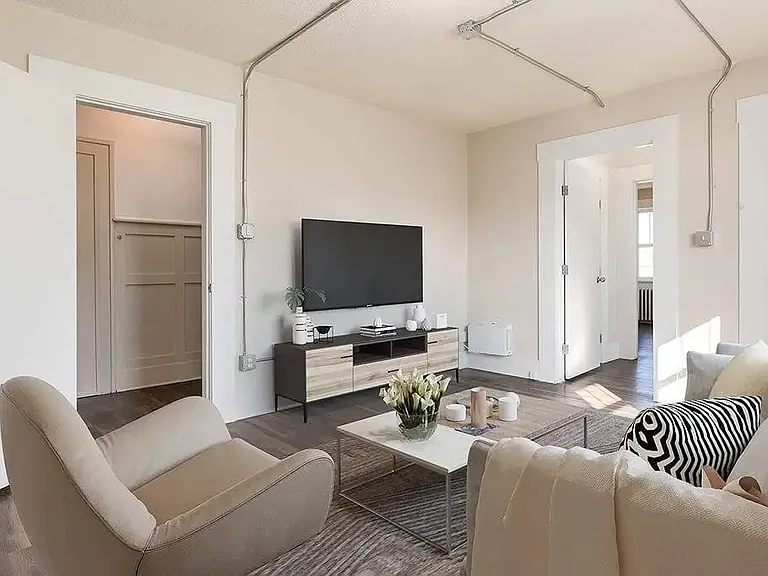 300 1st Ave NW — Photo 5