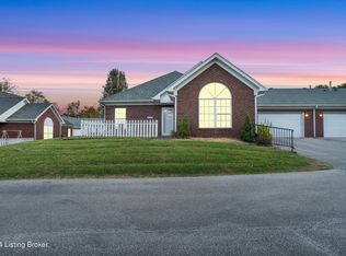 8718 Applegate Village Dr, Louisville, KY 40219