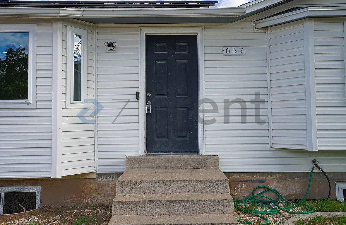 6 bed, 2398 sqft, $3,000 — Photo 3