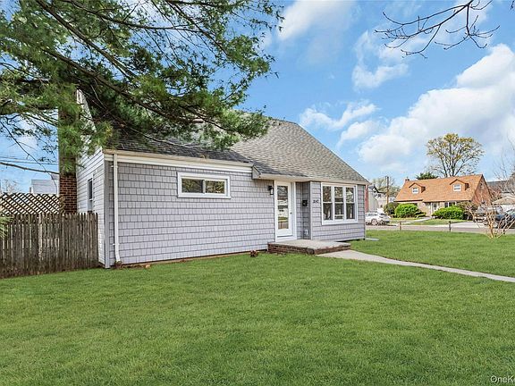 3rd image of 1047 Windermere Road