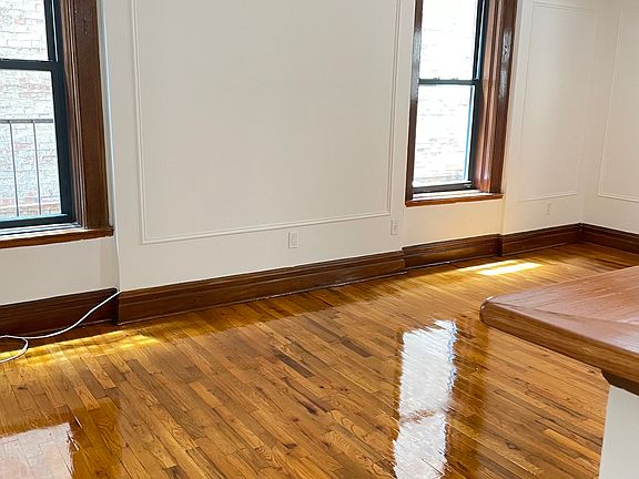5th image of 92 Gates Ave APT 2