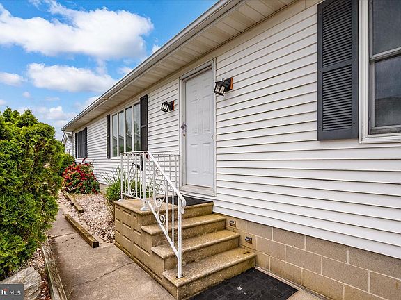 5th image of 709 Gulf Stream Dr