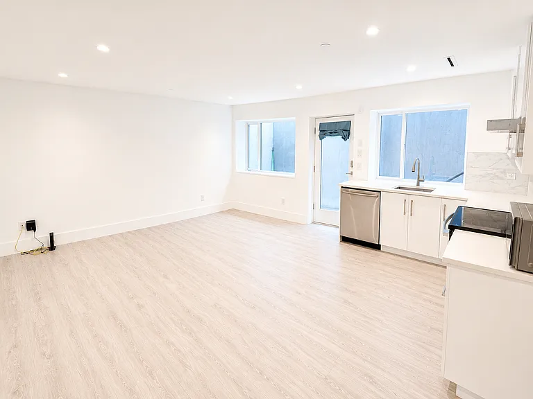 9 Glenmore Dr — Photo 1