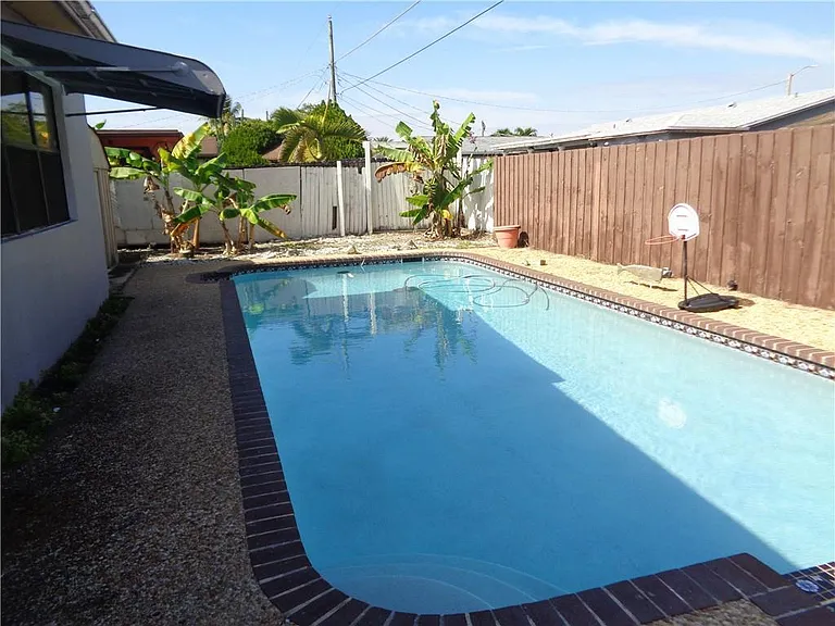 9571 Sunset Strip — Photo 13