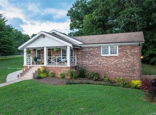 30 Riddle Rd, Weaverville, NC 28787