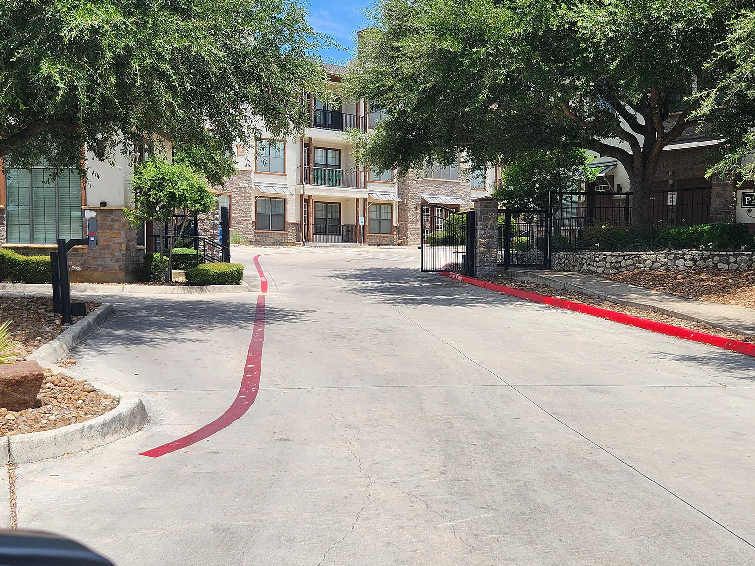2 bed, 1023 sqft, $1,400 — Photo 1