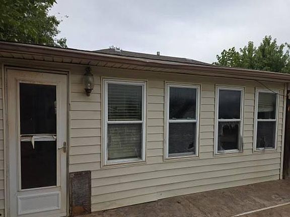 2nd image of 1406 W Will Rogers Dr