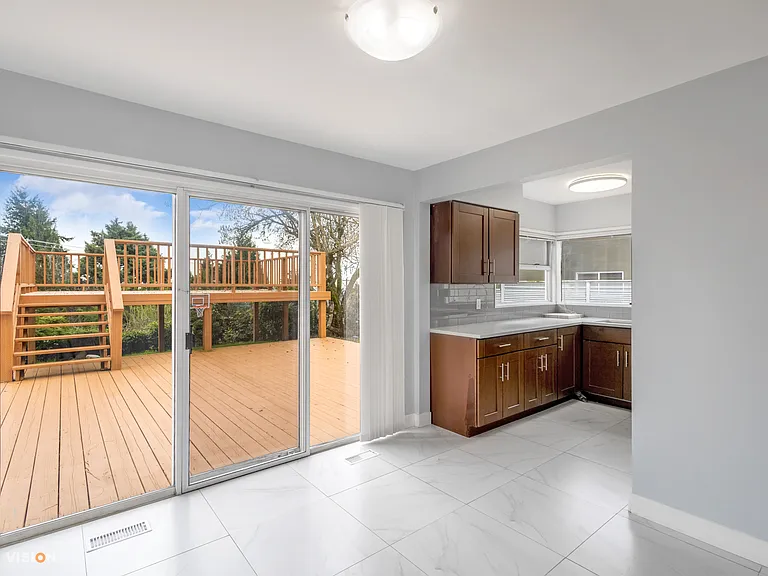915 Eyremount Dr — Photo 17