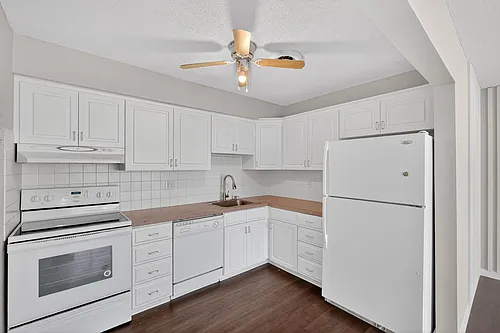 5616 Hickman Rd Photo 1