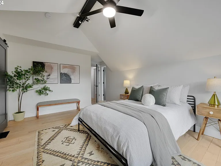 1403 SW Broadway Dr — Photo 8