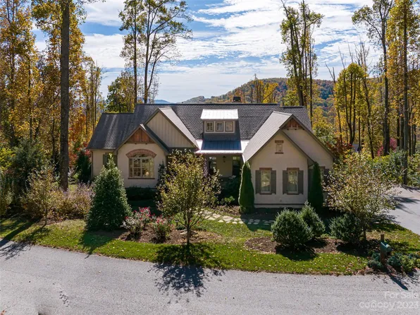8 Twin Springs Ct, Fairview, NC 28730