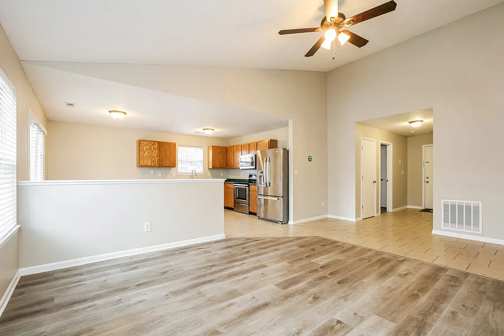 3 bed, 2.0 bath, 1408 sqft, $1,955 — Photo 4
