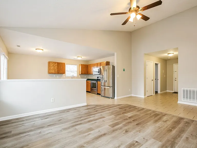 9796 Thomas Ln — Photo 4