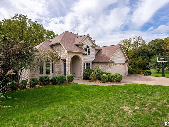 3rd image of 20 Foxwood Ct