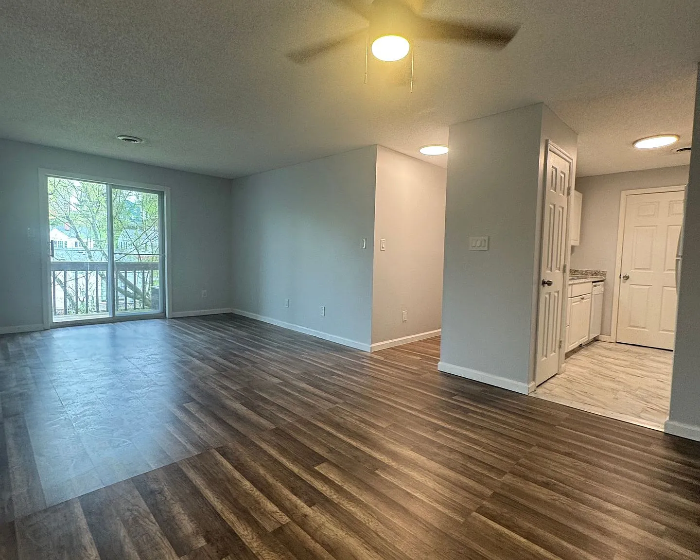 Creekview Apartments - Kingsport, TN — Photo 2