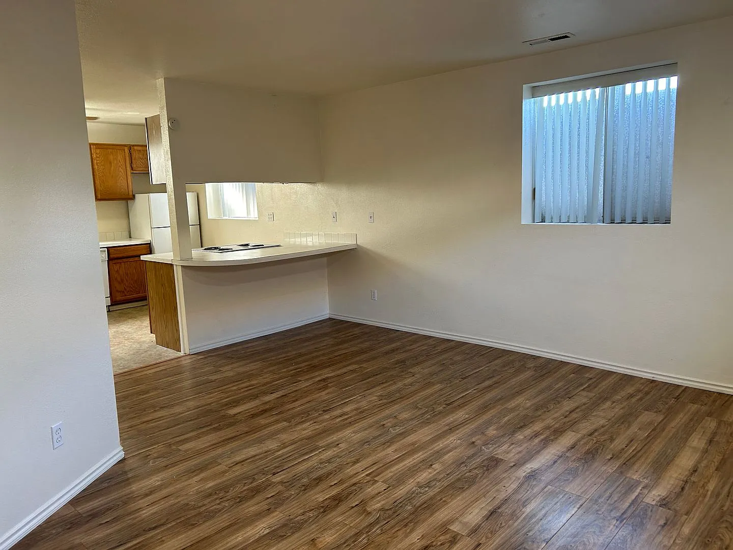 El Dorado Apartments — Photo 2