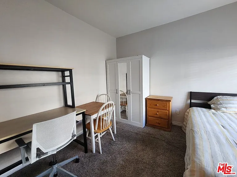3582 S Budlong Ave — Photo 24