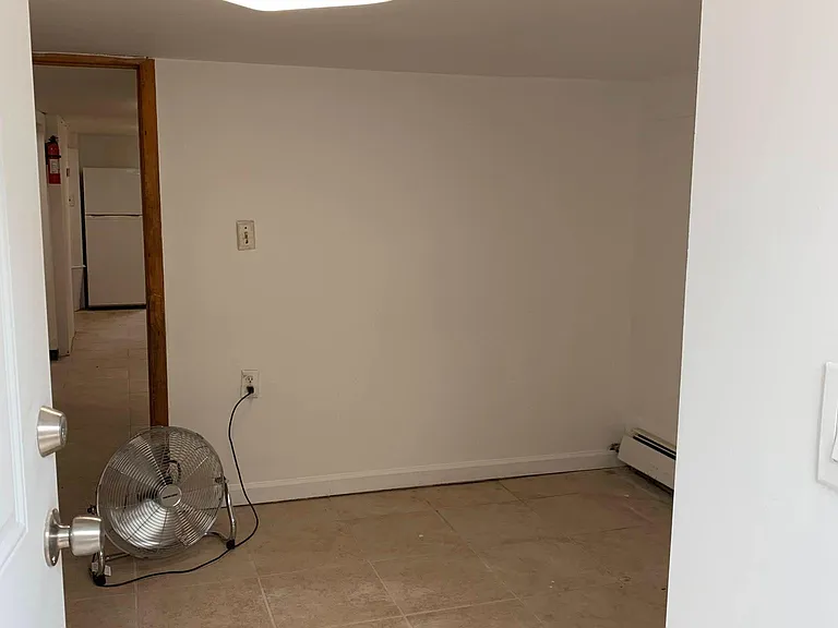 65 Zabriskie St — Photo 6