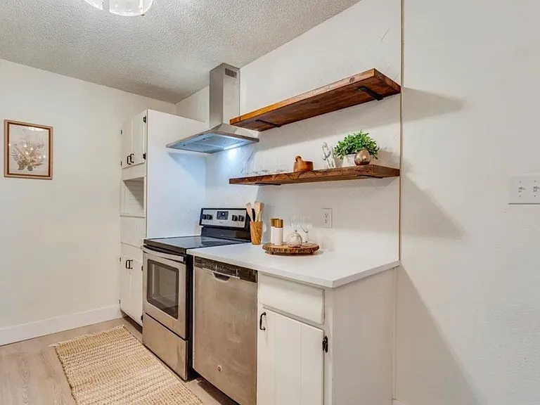 565 S Circle Dr — Photo 5