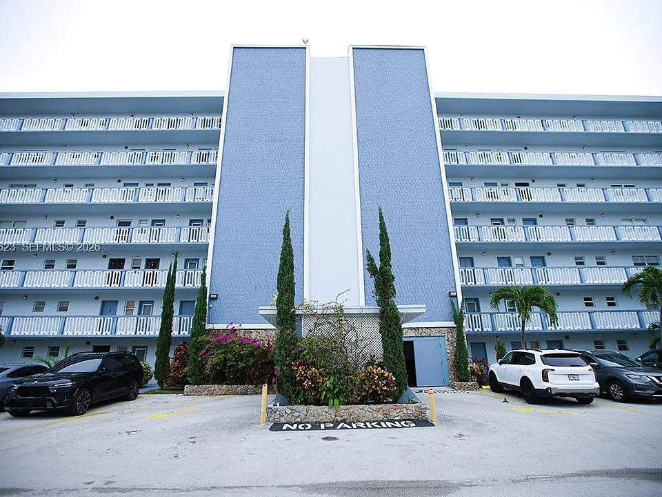 300 NE 12th Ave #703