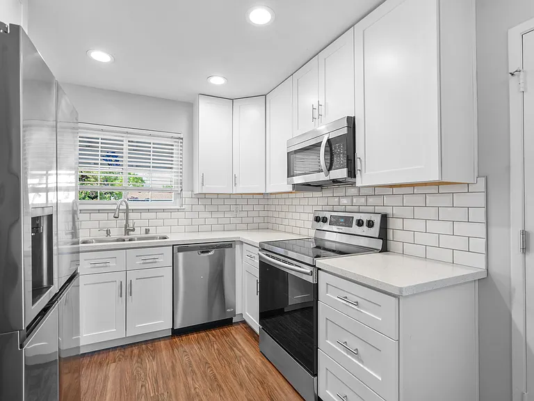 2869 Fairfax Ct — Photo 6