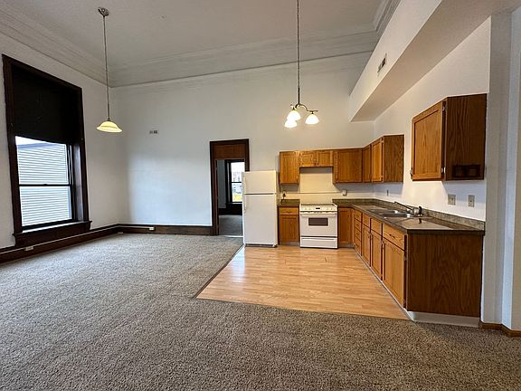4th image of 605 1st Ave N #213