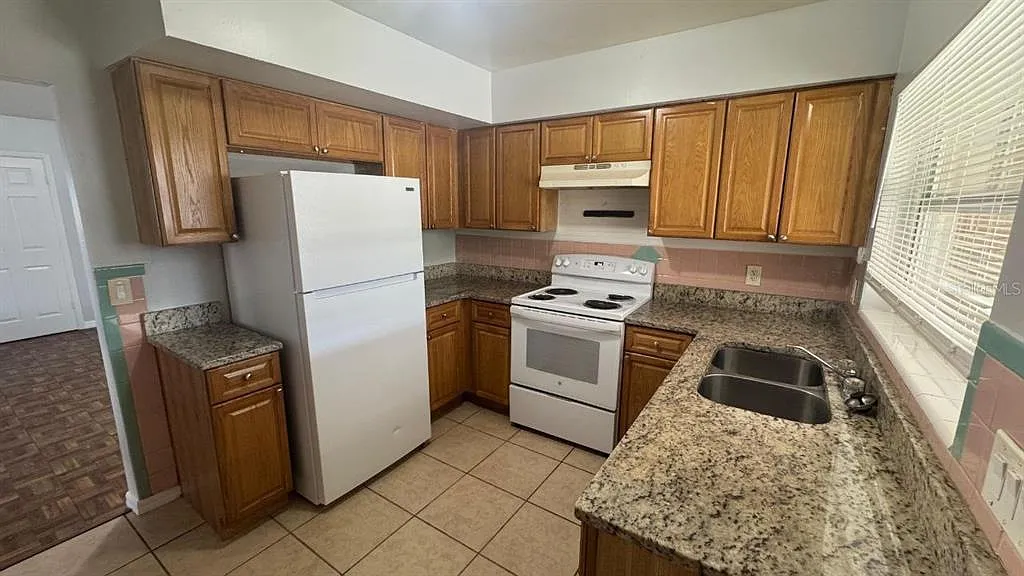 1 bed, 1.0 bath, 650 sqft, $997 — Photo 3