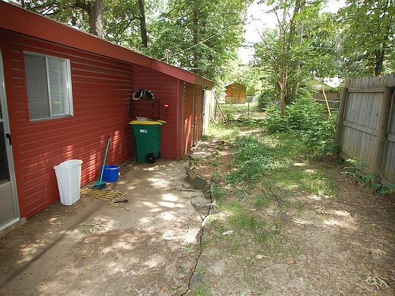 3rd image of 6102 Woodview Dr N APT A