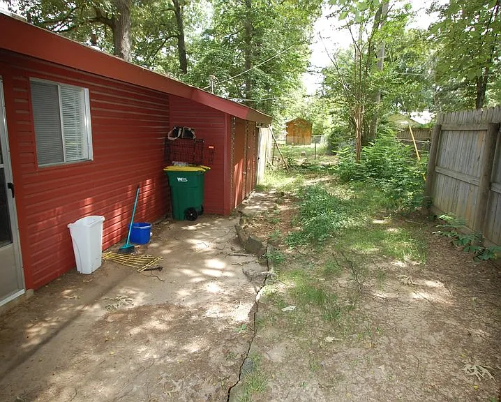 6102 North Woodview — Photo 3