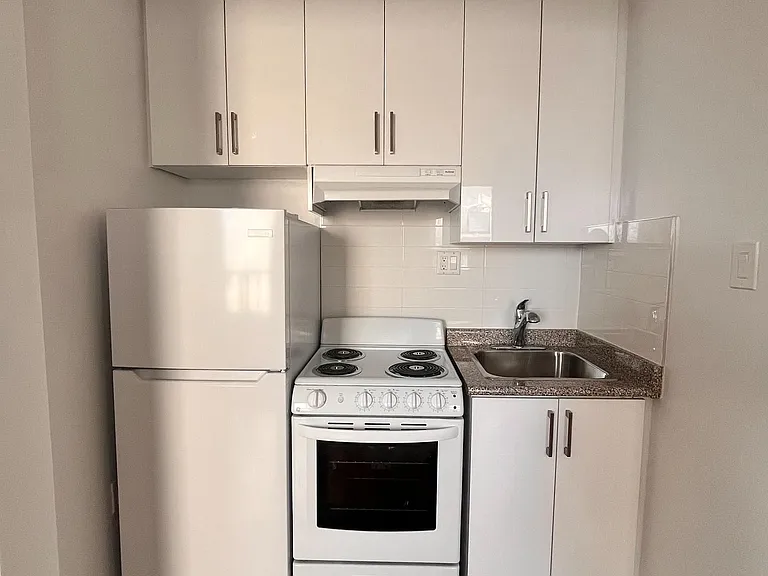 96 Springhurst Ave #3 — Photo 5