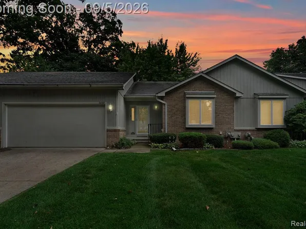 5439 Hickory Cir, Flushing, MI 48433