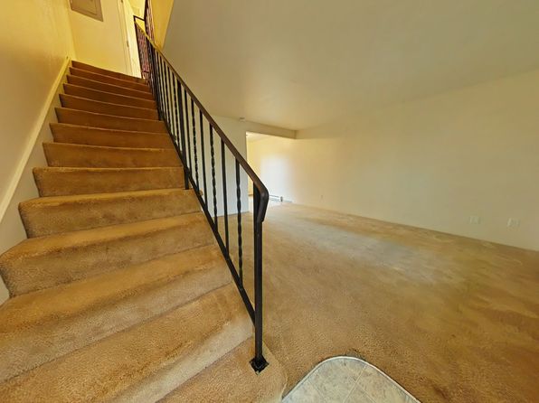 112 NE Conifer Blvd APT 9