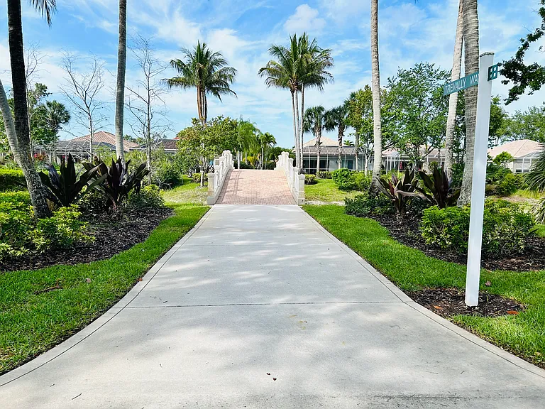 15401 Orlanda Dr — Photo 32