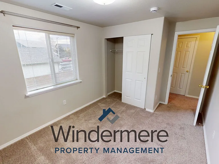 1243 SE Newgate Dr — Photo 13