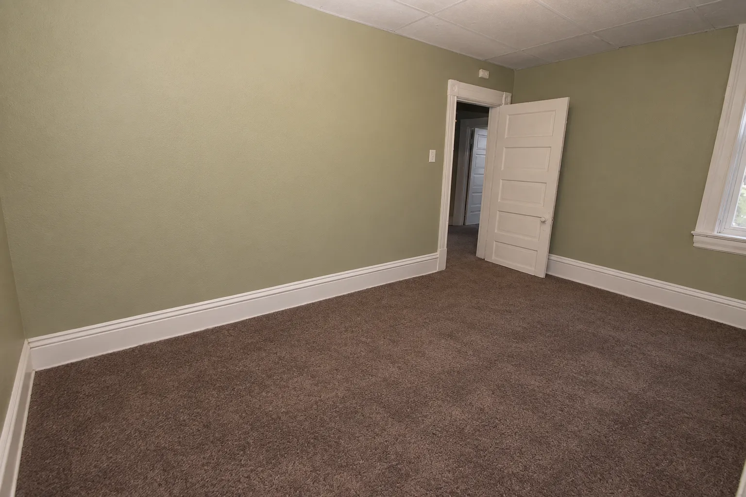 4 bed, 1400 sqft, $2,625 — Photo 3