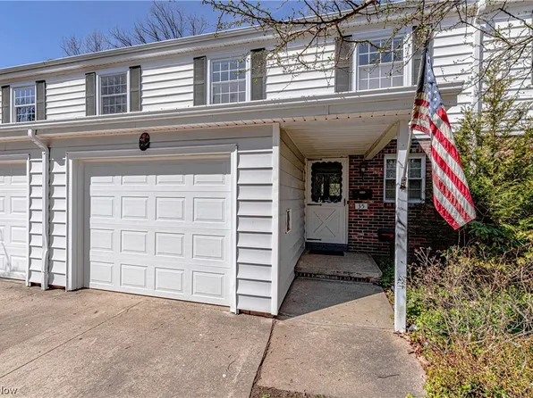 35 E Carriage Dr #35, Chagrin Falls, OH 44022